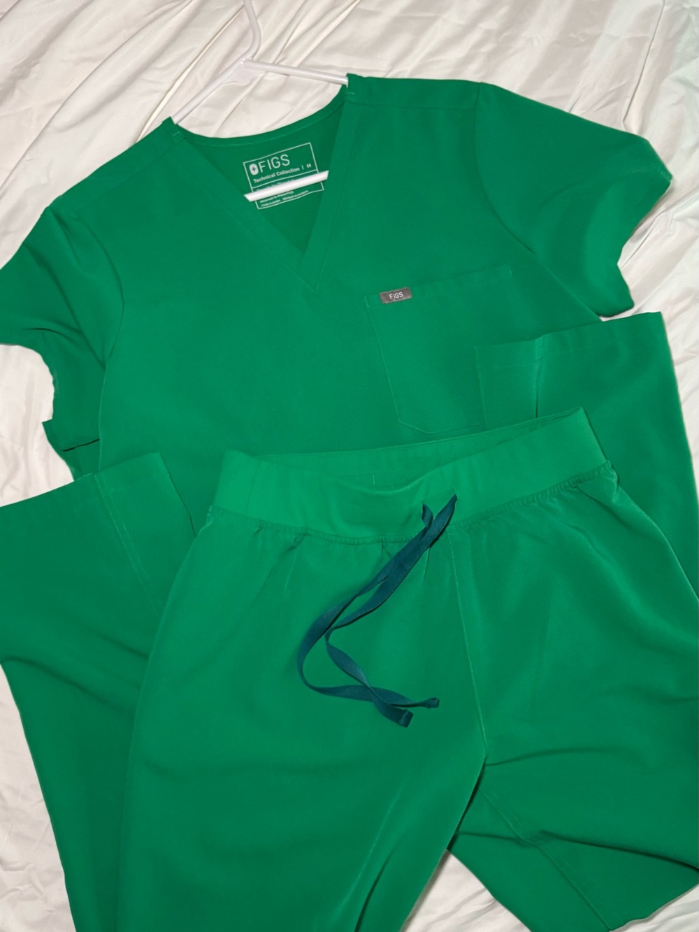 FIGS GREEN -Evergreen